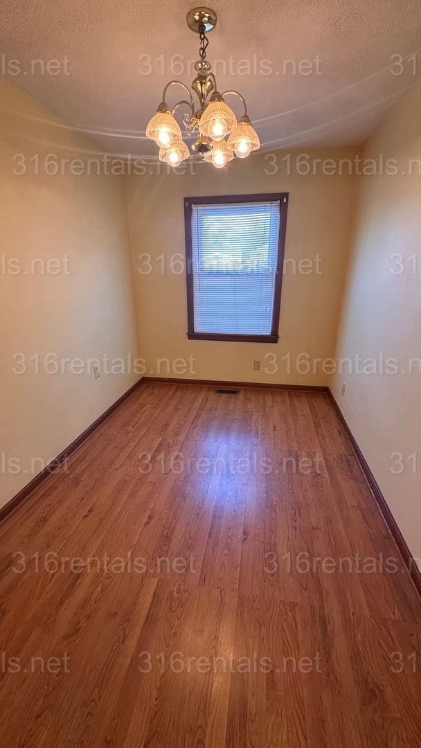 Building Photo - $675 - 2 bed 1 bath - Duplex