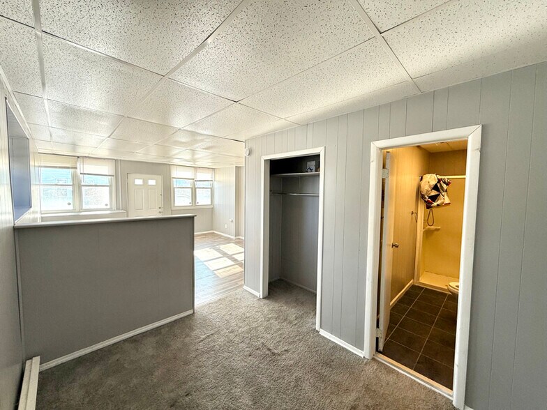 Building Photo - 403 25th St