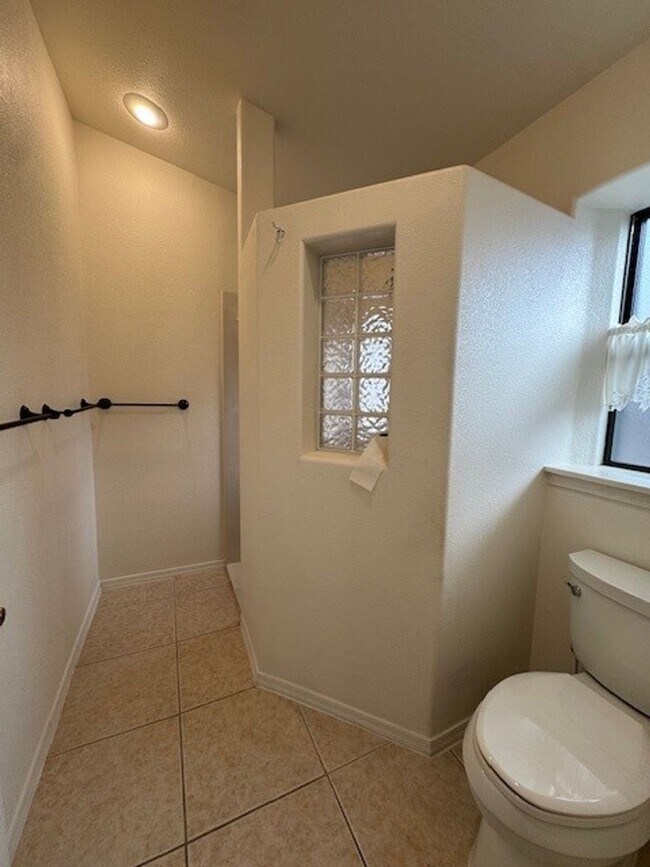 Building Photo - 3BR with SOLAR-NO Electric Bills! RV Gate & Parking, Bullhead Parkway