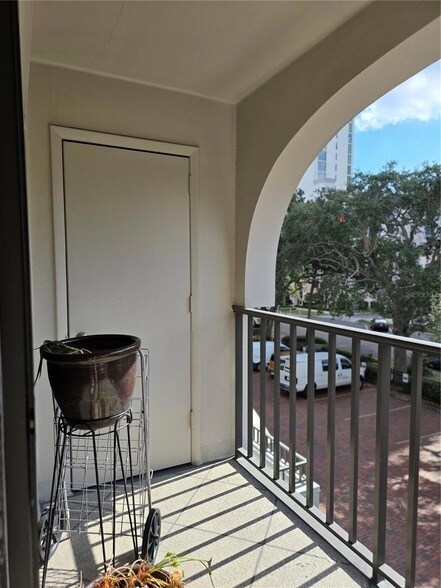 Building Photo - 105 4th Ave NE