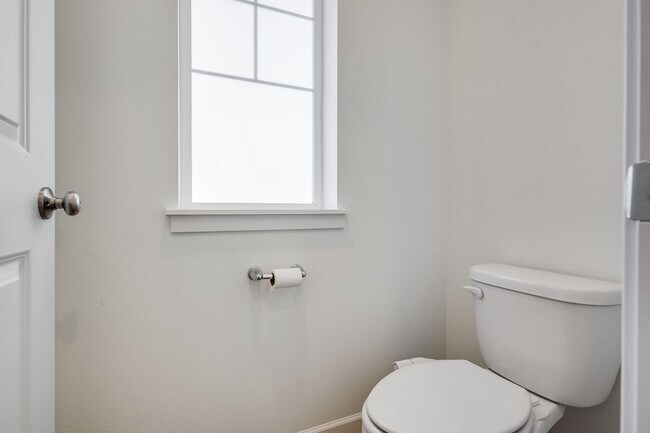 Building Photo - Gorgeous, modern 3-bed home in Reed’s Cros...