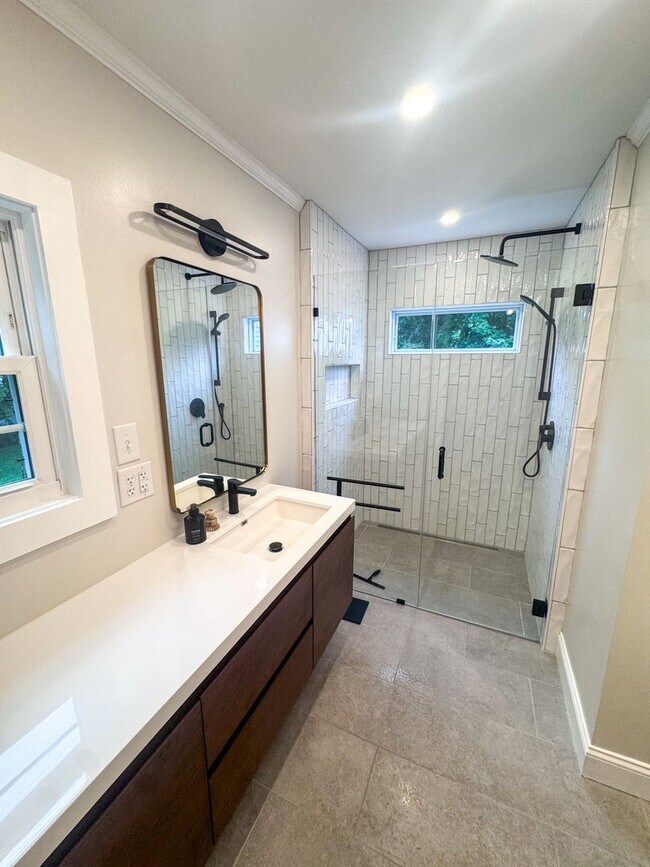 Building Photo - Gorgeous Bath 3BR/2BA Home for RENT! $2700
