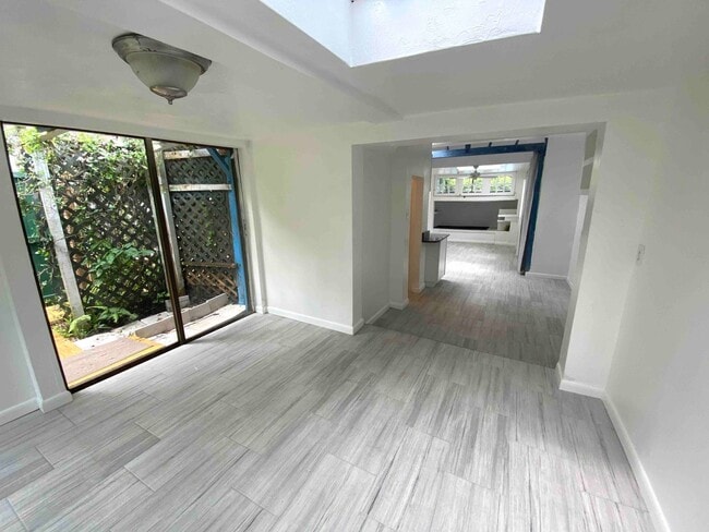 Building Photo - Beautiful large studio 2 blocks from the beach