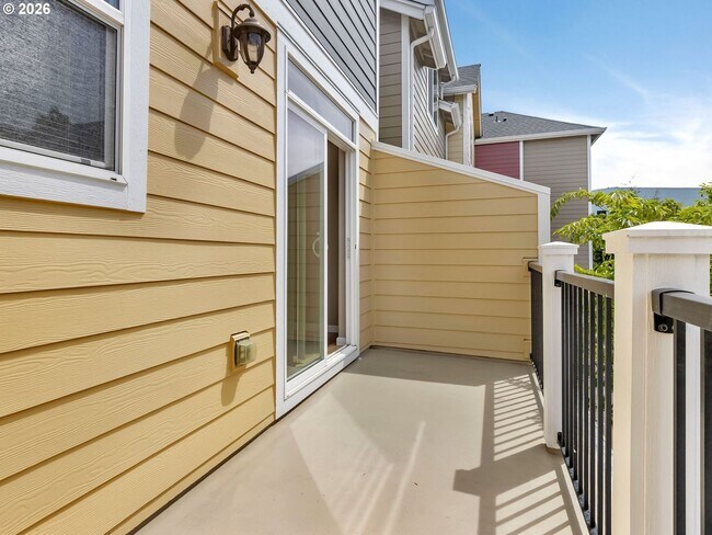 Building Photo - Spacious Living in a Modern Townhome