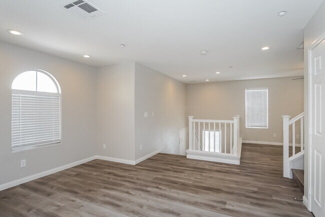 Building Photo - 8933 Jaquita Ave