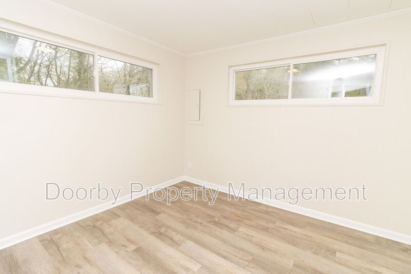 Building Photo - 936 Ely Rd