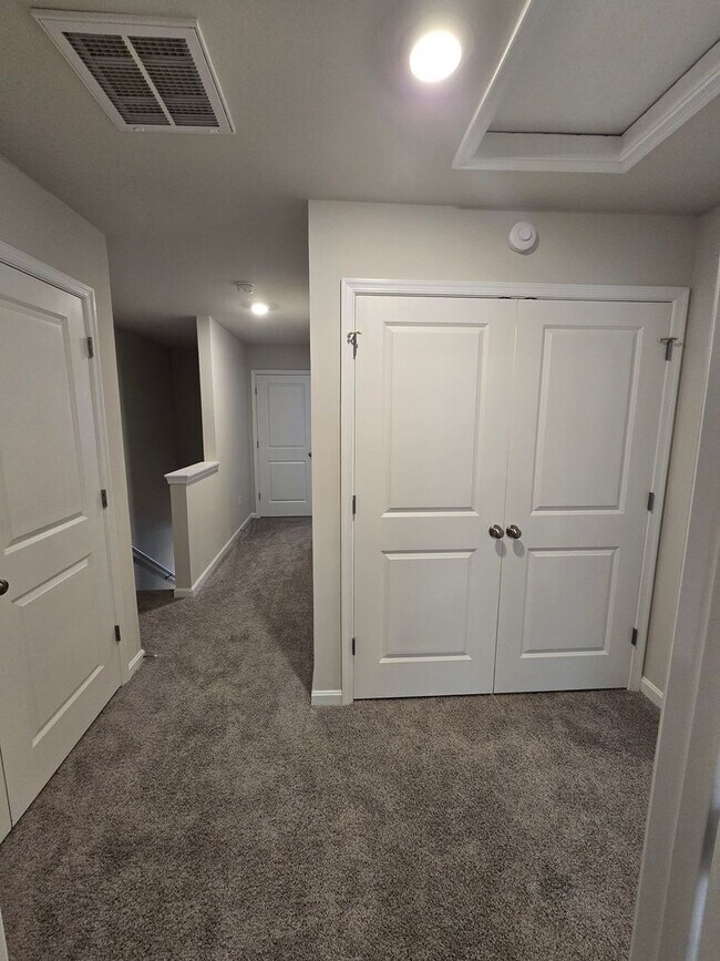 Building Photo - BRAND NEW 3 BEDROOM TOWNHOUSE IN PRINCE GEORGE