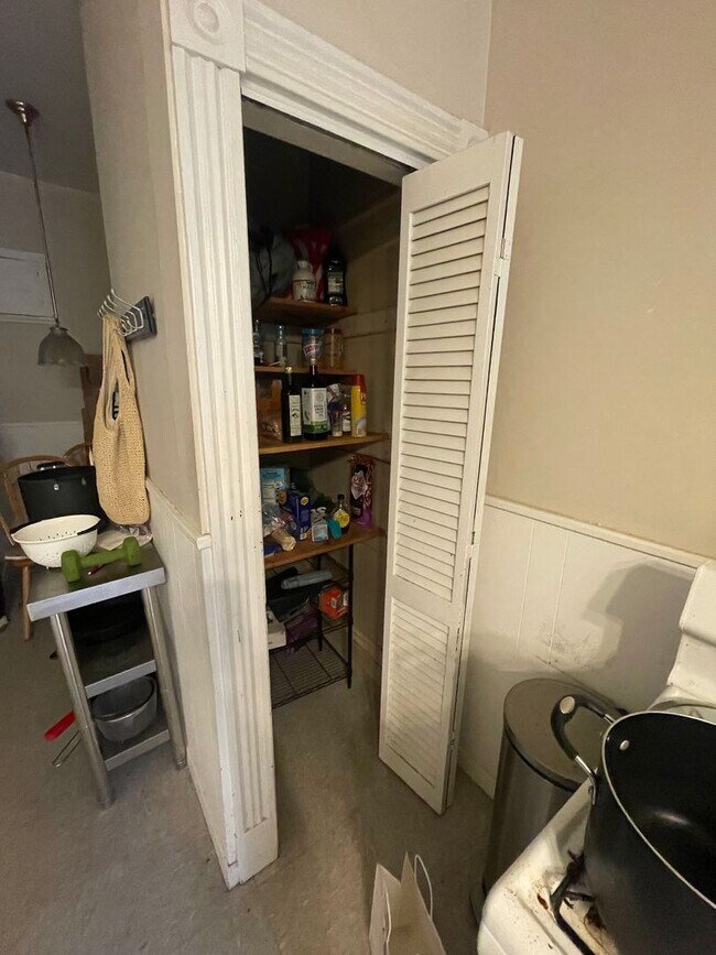 Building Photo - 9/1 No Fee! Massive 4BR/1.5BA near Audubon Circle, BU, Kenmore, Longwood!