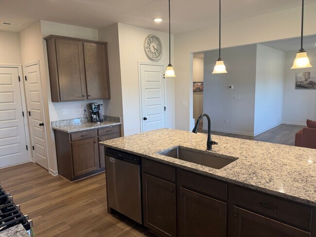 Building Photo - **NEW PRICE**Ooltewah-Harbour Chase Community