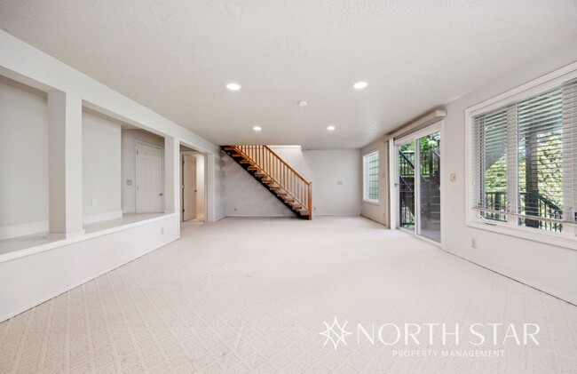 Building Photo - Stunning Lake Oswego Home with Space for E...