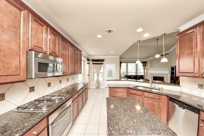 Building Photo - 28523 Pleasant Forest Dr