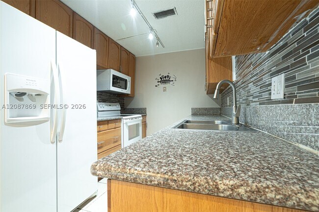 Building Photo - 8913 NW 28th Dr