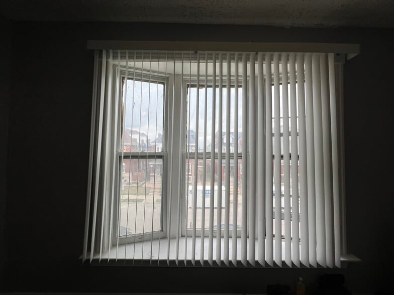 Building Photo - 2030 E Fair Ave