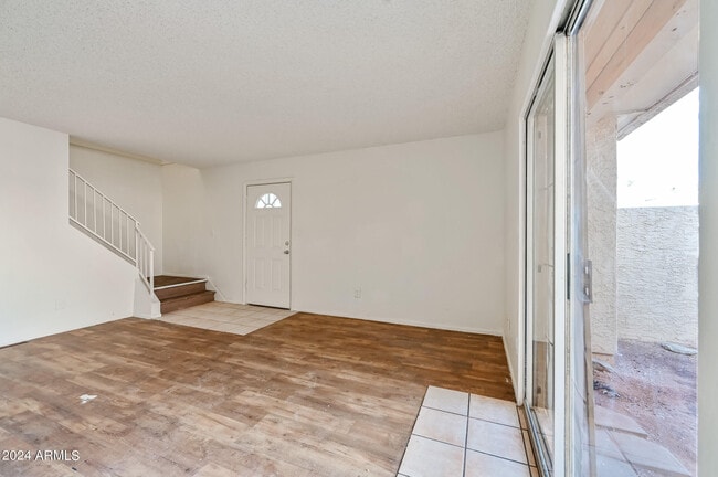 Building Photo - 4435 E Pueblo Ave