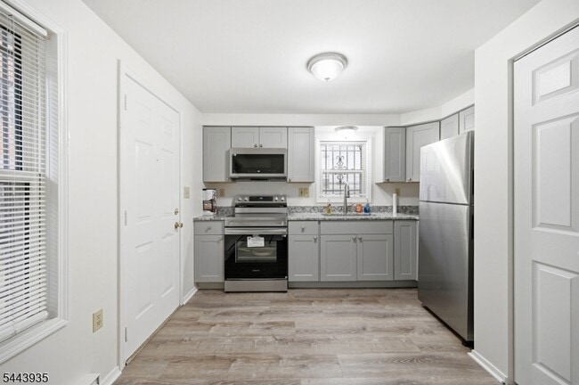 Building Photo - 21 N 13th St