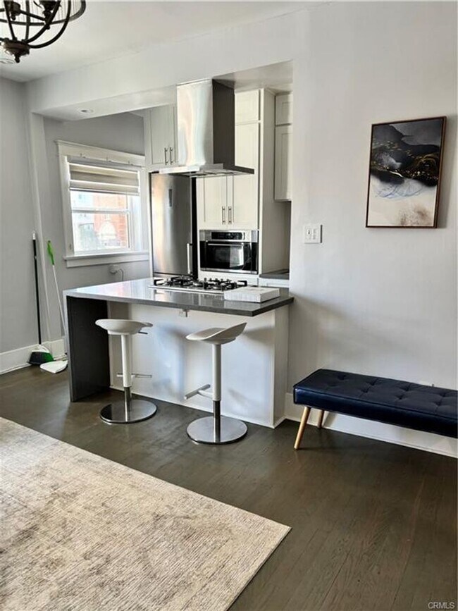 Building Photo - Charming Studio with Vintage Appeal