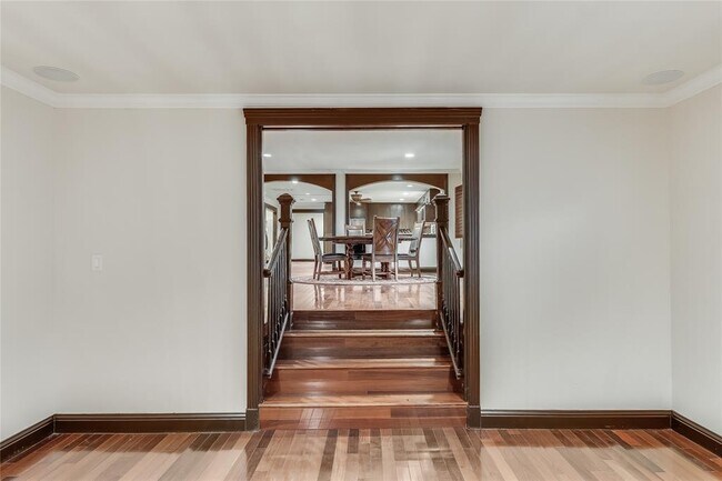 Building Photo - 4900 Balcones Dr