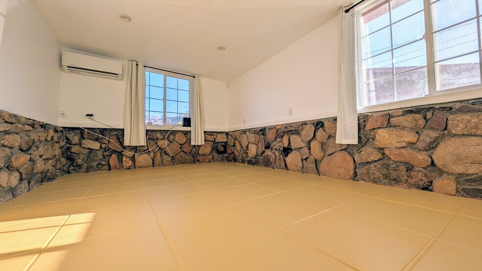 Building Photo - 72404 Cactus Dr