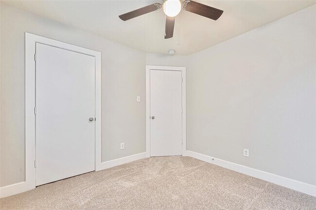 Building Photo - 5711 Silver Oak