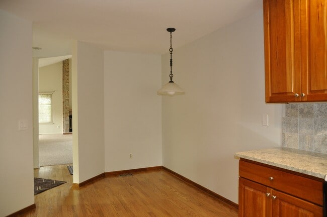 Building Photo - 1443 Briar Cir