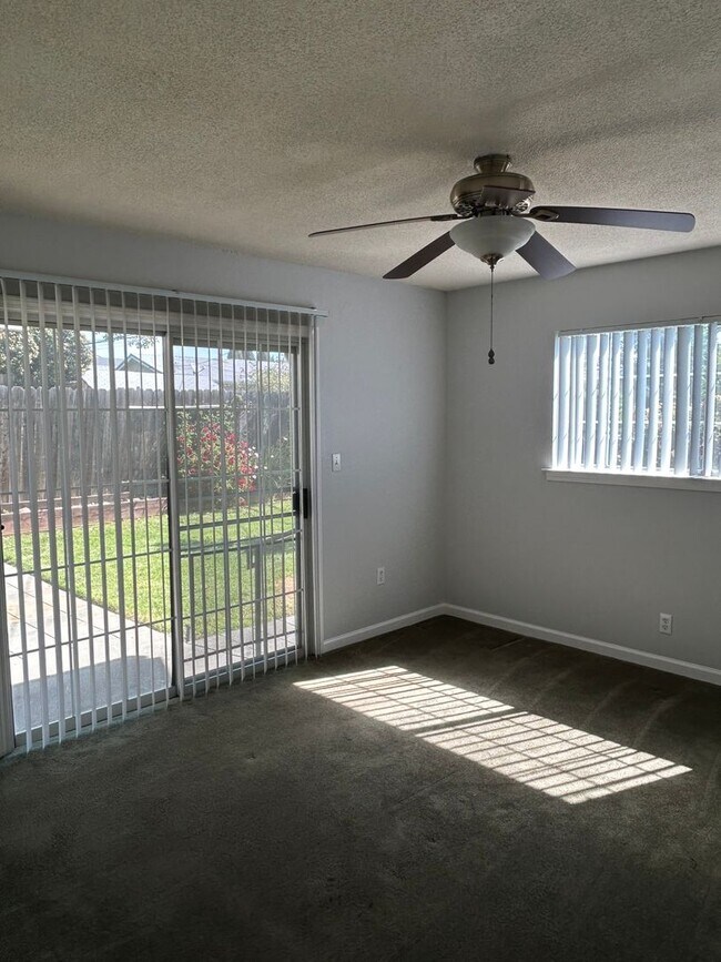 Building Photo - NICE OLDER HOME IN ESTABLISHED AREA