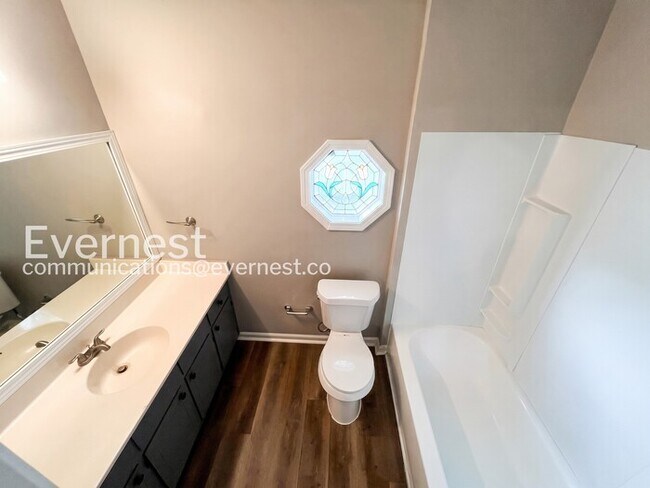 Building Photo - 3985 Fernway Dr