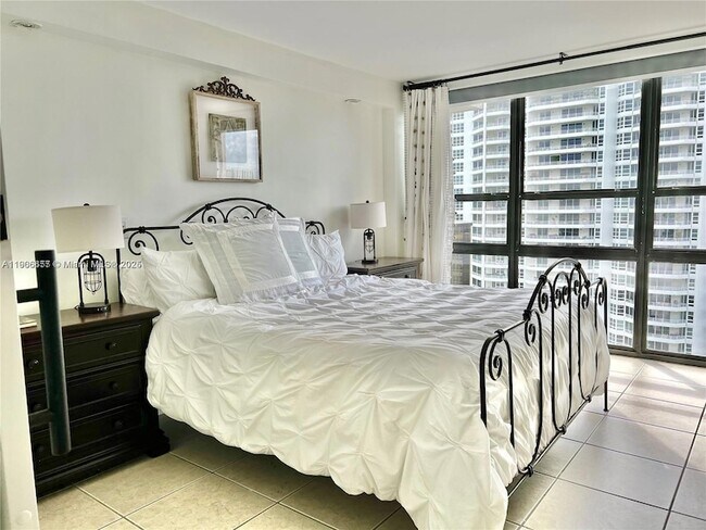 Building Photo - 600 NE 36th St