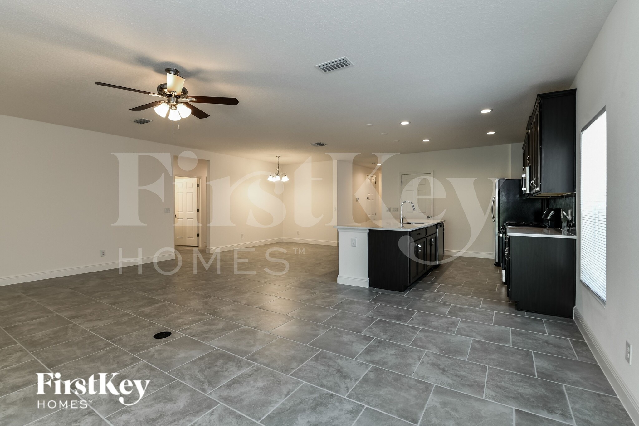 Building Photo - 705 Blackstone St