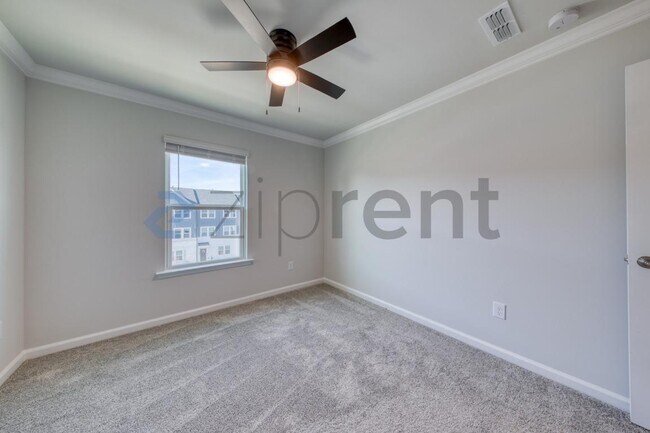 Building Photo - 1467 Hasse Ave