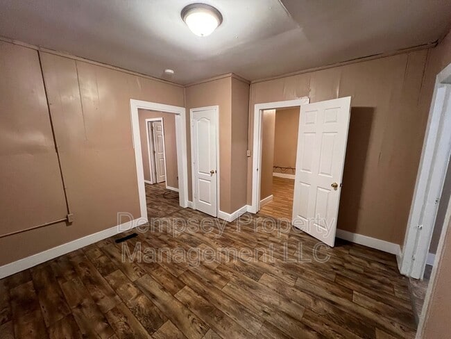 Building Photo - 3008 7th St