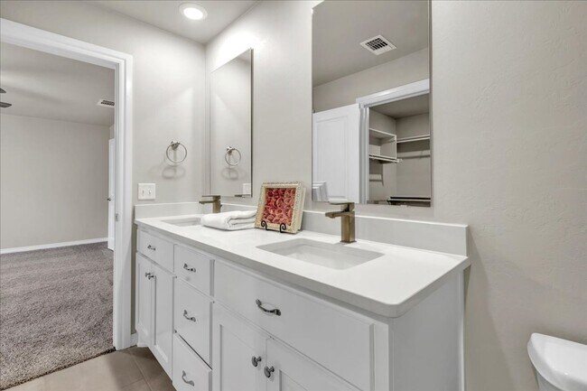 Building Photo - Adorable Brand New NE Edmond