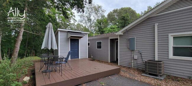 Building Photo - 290 Windfield Cir