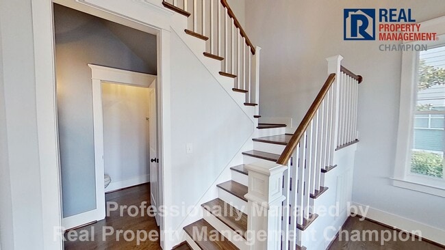 Building Photo - Exquisite Executive Home in Autumn Hall