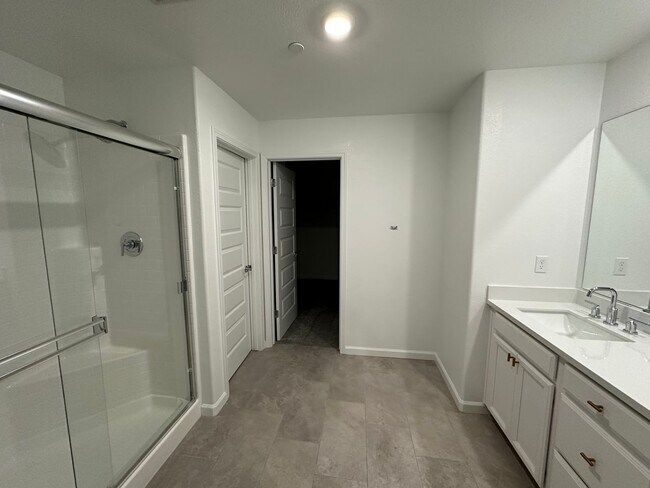Building Photo - 1704 Bullock Dr