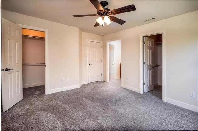 Building Photo - 1834 W Creekmore Dr