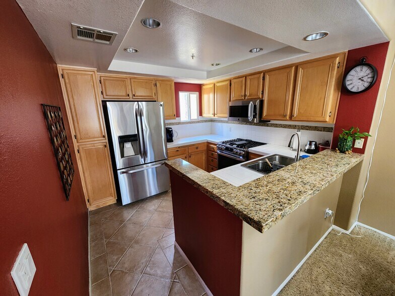 Building Photo - 5240 Premiere Hls Dr