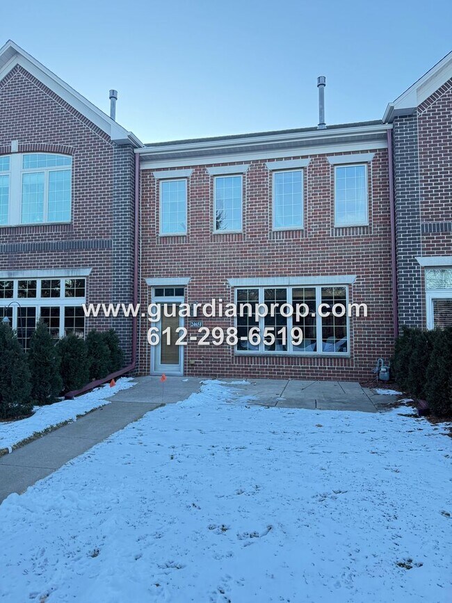 Building Photo - Townhouse in The Lakes of Blaine Area Available Now, Large Open Floor Plan, Loft Area, Front Patio