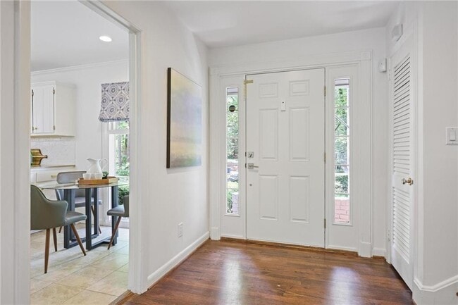 Building Photo - 2800 Mornington Dr NW