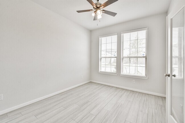 Building Photo - 9123 Eskesen Dr