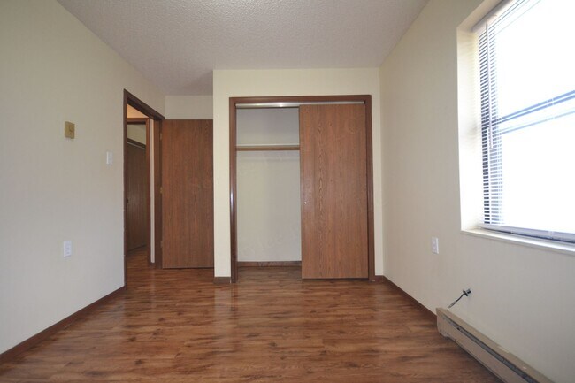 Building Photo - Warsaw Apartments