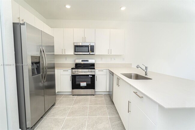 Building Photo - 2246 SE 27th Dr