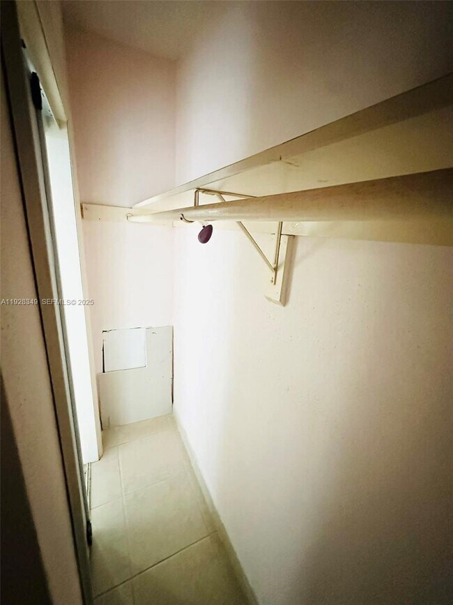 Building Photo - 330 SE 2nd St