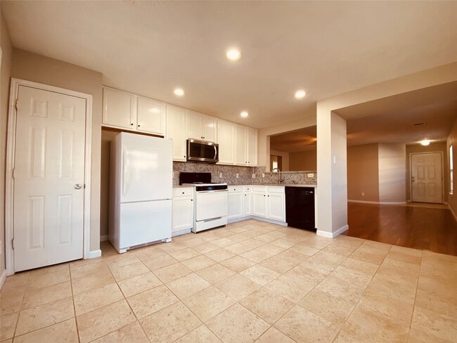 Building Photo - 29206 Legends Valley Dr