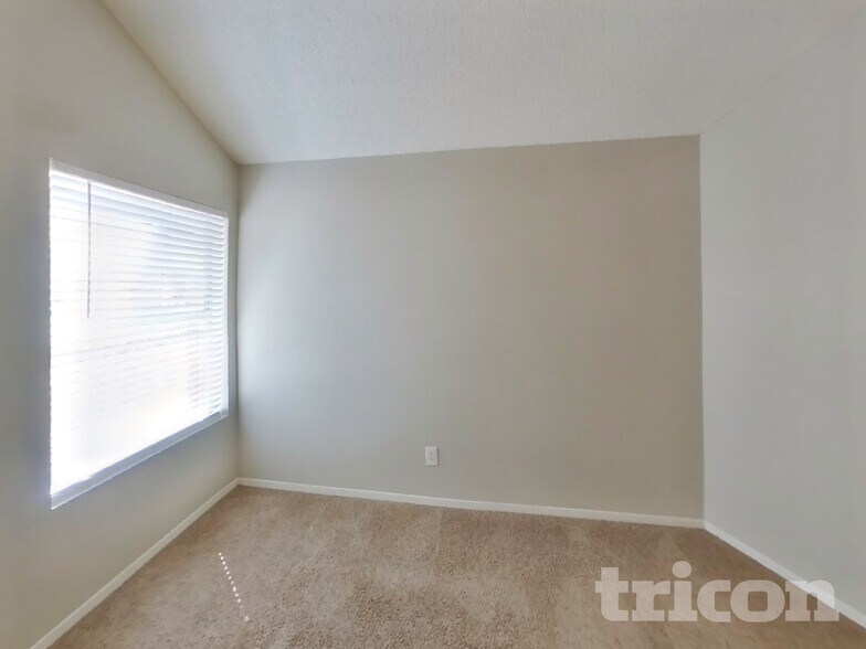 Building Photo - 949 Clipper Dr