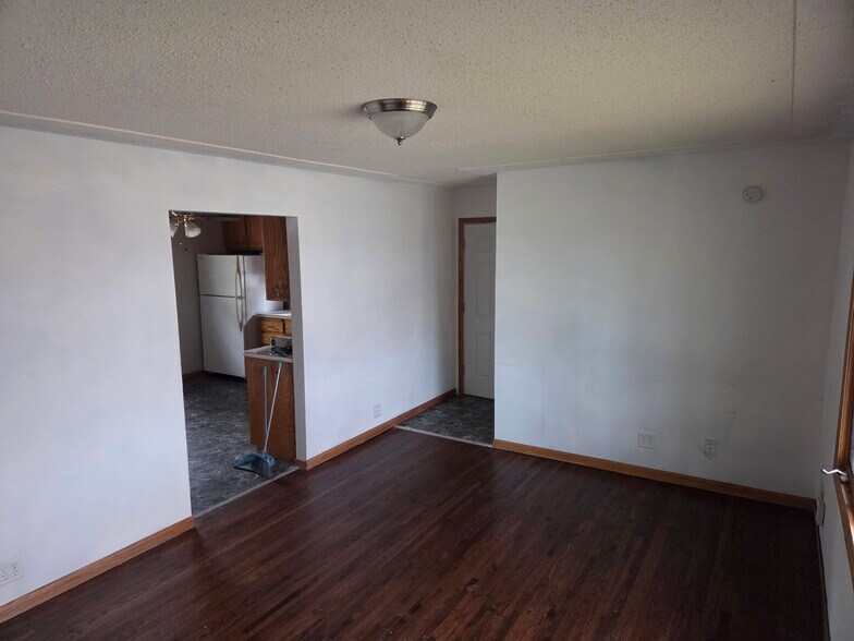 Building Photo - 4573 Main St NE