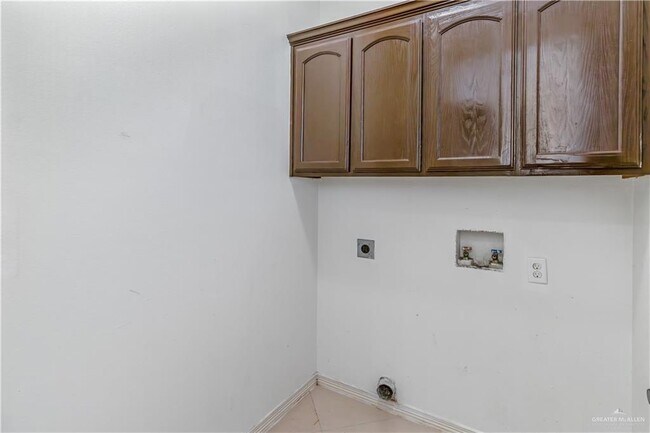 Building Photo - 4012 Tyler Ave W