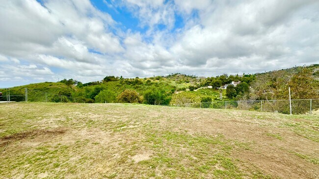 Building Photo - Stunning Single-Story with Spacious Deck, Panoramic Views, on Gated/Fenced Property!