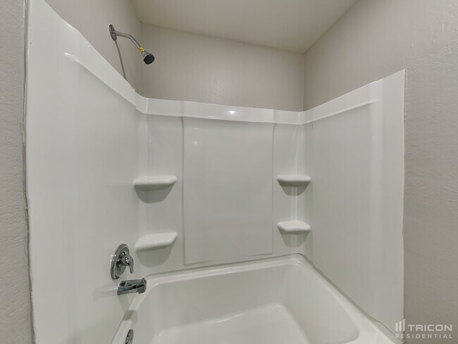 Building Photo - 715 Wonderland Trail
