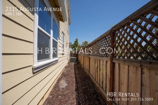 Building Photo - Ellis Community - Four Bedroom Home Over 3...