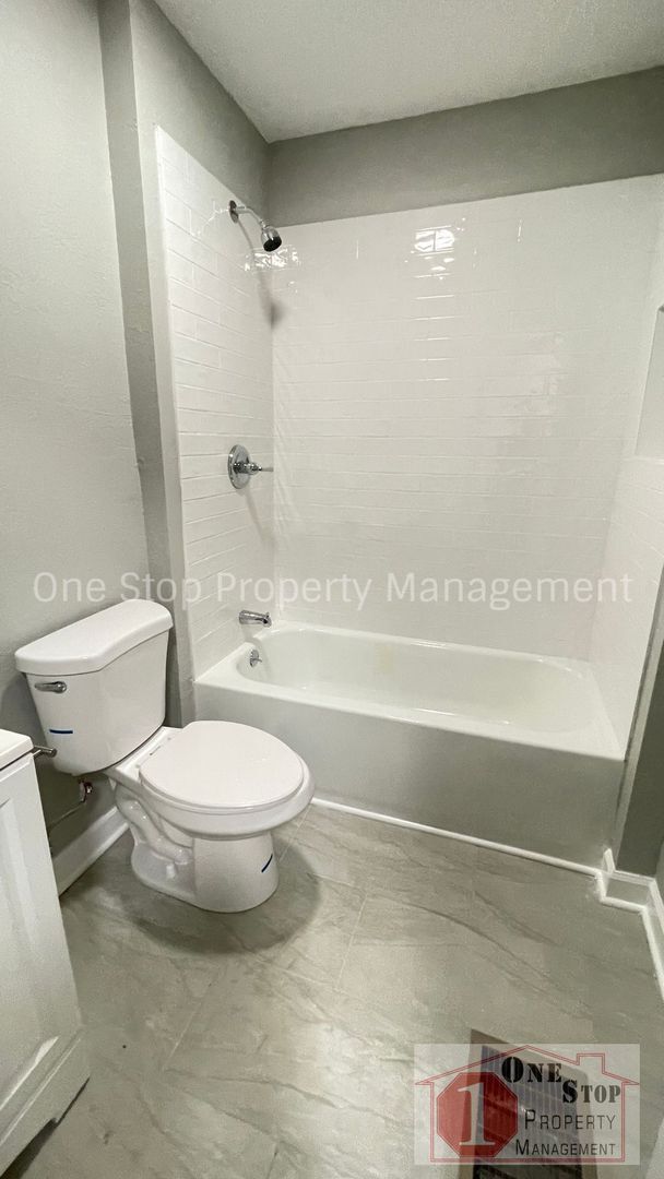 Building Photo - Beautiful 4 Bedroom 1.75 Bathroom Home in ...